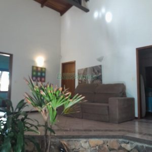 Casa com 400m², 3 dormitórios, 2 vagas, no bairro Santa Catarina em Caxias do Sul para Alugar