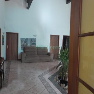 Casa com 400m², 3 dormitórios, 2 vagas, no bairro Santa Catarina em Caxias do Sul para Alugar