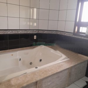 Casa com 400m², 3 dormitórios, 2 vagas, no bairro Santa Catarina em Caxias do Sul para Alugar