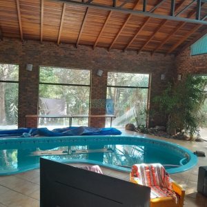 Casa com 400m², 3 dormitórios, 2 vagas, no bairro Santa Catarina em Caxias do Sul para Alugar