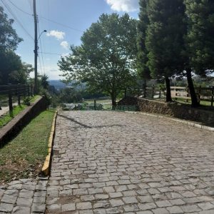 Casa com 400m², 3 dormitórios, 2 vagas, no bairro Santa Catarina em Caxias do Sul para Alugar