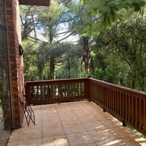 Casa com 400m², 3 dormitórios, 2 vagas, no bairro Santa Catarina em Caxias do Sul para Alugar