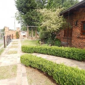 Casa com 400m², 3 dormitórios, 2 vagas, no bairro Santa Catarina em Caxias do Sul para Alugar