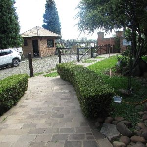 Casa com 400m², 3 dormitórios, 2 vagas, no bairro Santa Catarina em Caxias do Sul para Alugar