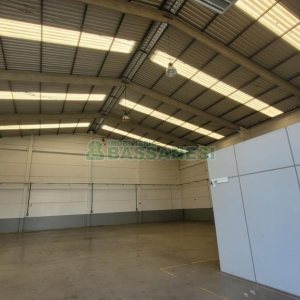 Pavilhão com 580m², 2 vagas, no bairro Cidade Nova em Caxias do Sul para Alugar