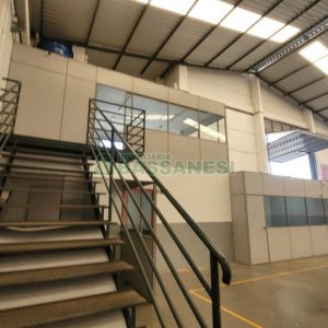 Pavilhão com 580m², 2 vagas, no bairro Cidade Nova em Caxias do Sul para Alugar