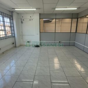 Pavilhão com 580m², 2 vagas, no bairro Cidade Nova em Caxias do Sul para Alugar