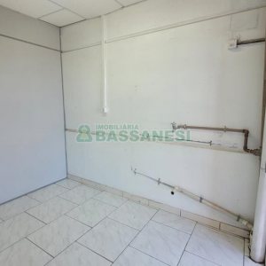 Pavilhão com 580m², 2 vagas, no bairro Cidade Nova em Caxias do Sul para Alugar