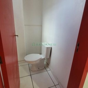 Pavilhão com 580m², 2 vagas, no bairro Cidade Nova em Caxias do Sul para Alugar