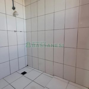 Pavilhão com 580m², 2 vagas, no bairro Cidade Nova em Caxias do Sul para Alugar