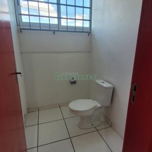 Pavilhão com 580m², 2 vagas, no bairro Cidade Nova em Caxias do Sul para Alugar