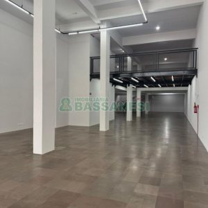 Sala com 600m², no bairro Centro em Caxias do Sul para Alugar