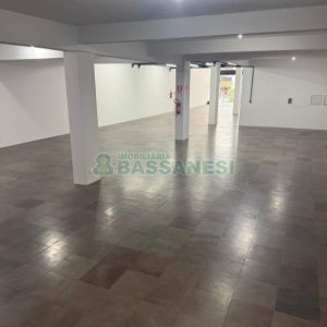 Sala com 600m², no bairro Centro em Caxias do Sul para Alugar