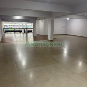 Sala com 600m², no bairro Centro em Caxias do Sul para Alugar