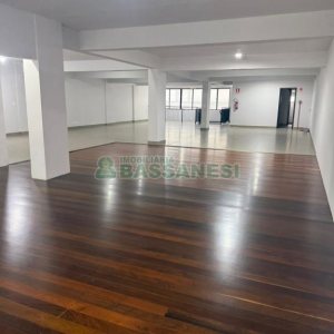 Sala com 600m², no bairro Centro em Caxias do Sul para Alugar
