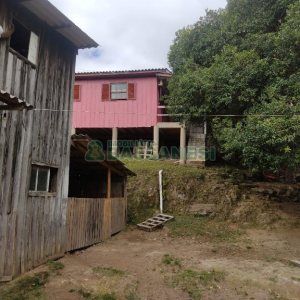 Chácara com 200m², 3 dormitórios, 1 vaga, no bairro Fazenda Souza em Caxias do Sul para Comprar