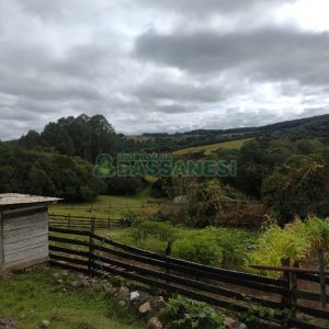 Chácara com 200m², 3 dormitórios, 1 vaga, no bairro Fazenda Souza em Caxias do Sul para Comprar