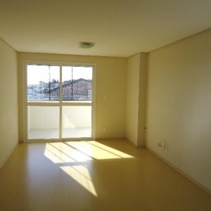 Apartamento com 90m², 3 dormitórios, 1 vaga, no bairro Floresta em Caxias do Sul para Alugar