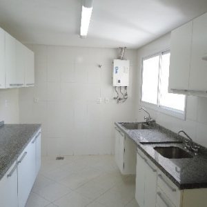 Apartamento com 90m², 3 dormitórios, 1 vaga, no bairro Floresta em Caxias do Sul para Alugar