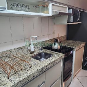 Kitinete Mobiliado com 25m², 1 dormitório, 1 vaga, no bairro Petrópolis em Caxias do Sul para Alugar