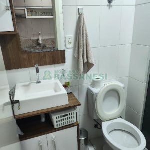 Kitinete Mobiliado com 25m², 1 dormitório, 1 vaga, no bairro Petrópolis em Caxias do Sul para Alugar