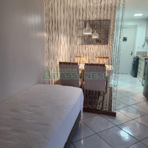 Kitinete Mobiliado com 25m², 1 dormitório, 1 vaga, no bairro Petrópolis em Caxias do Sul para Alugar