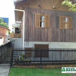 Casa com 250m², 7 dormitórios, 4 vagas, no bairro Santa Catarina em Caxias do Sul para Comprar