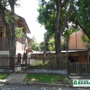 Casa com 250m², 7 dormitórios, 4 vagas, no bairro Santa Catarina em Caxias do Sul para Comprar