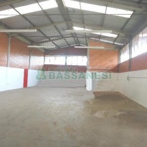 Pavilhão com 248m², no bairro Interlagos em Caxias do Sul para Alugar