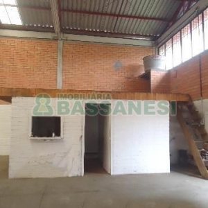 Pavilhão com 248m², no bairro Interlagos em Caxias do Sul para Alugar