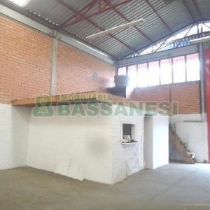 Pavilhão com 248m², no bairro Interlagos em Caxias do Sul para Alugar
