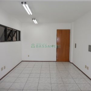 Sala com 44m², no bairro Centro em Caxias do Sul para Alugar