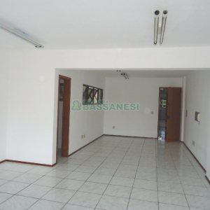 Sala com 44m², no bairro Centro em Caxias do Sul para Alugar