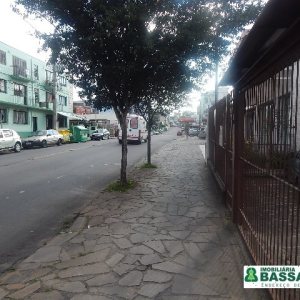 Casa com 240m², 2 dormitórios, no bairro Cruzeiro em Caxias do Sul para Comprar