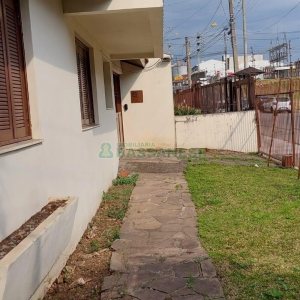 Casa Comercial com 194m², 3 dormitórios, 1 vaga, no bairro Lourdes em Caxias do Sul para Comprar
