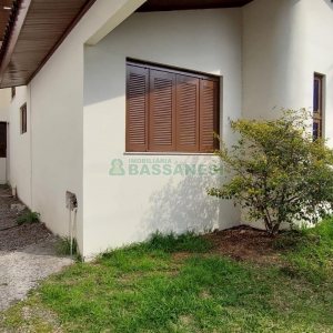 Casa Comercial com 194m², 3 dormitórios, 1 vaga, no bairro Lourdes em Caxias do Sul para Comprar