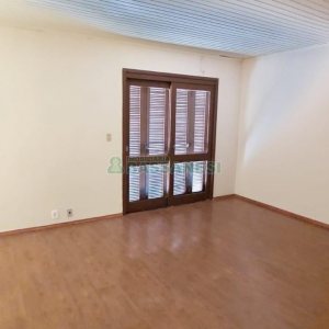 Casa Comercial com 194m², 3 dormitórios, 1 vaga, no bairro Lourdes em Caxias do Sul para Comprar