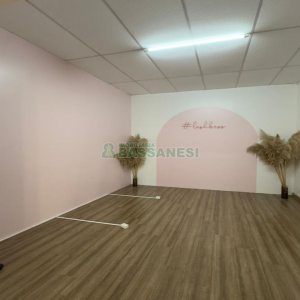 Loja Mobiliada com 298m², 1 vaga, no bairro Centro em Caxias do Sul para Comprar