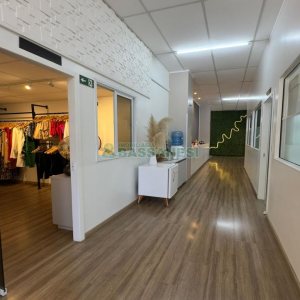 Loja Mobiliada com 298m², 1 vaga, no bairro Centro em Caxias do Sul para Comprar