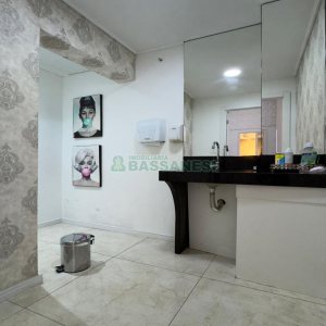 Loja Mobiliada com 298m², 1 vaga, no bairro Centro em Caxias do Sul para Comprar