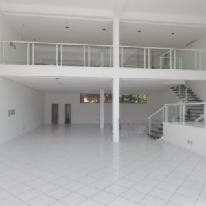 Loja com 594m², 12 vagas, no bairro Centro em Caxias do Sul para Comprar