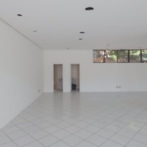 Loja com 594m², 12 vagas, no bairro Centro em Caxias do Sul para Comprar
