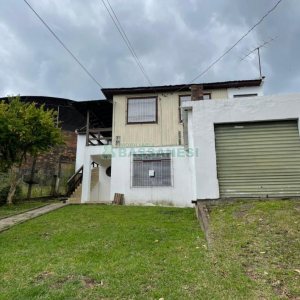Casa com 160m², 2 dormitórios, 1 vaga, no bairro Rio Branco em Caxias do Sul para Comprar