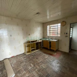Casa com 160m², 2 dormitórios, 1 vaga, no bairro Rio Branco em Caxias do Sul para Comprar