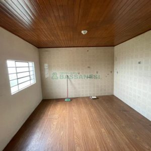 Casa com 160m², 2 dormitórios, 1 vaga, no bairro Rio Branco em Caxias do Sul para Comprar