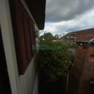 Casa com 160m², 2 dormitórios, 1 vaga, no bairro Rio Branco em Caxias do Sul para Comprar