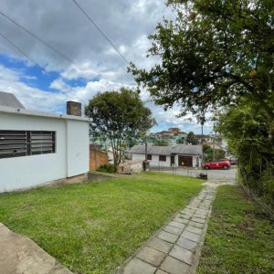 Casa com 160m², 2 dormitórios, 1 vaga, no bairro Rio Branco em Caxias do Sul para Comprar