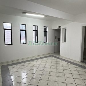 Predio com 1200m², 9 vagas, no bairro Centro em Caxias do Sul para Alugar