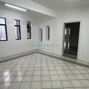 Predio com 1200m², 9 vagas, no bairro Centro em Caxias do Sul para Alugar