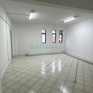 Predio com 1200m², 9 vagas, no bairro Centro em Caxias do Sul para Alugar